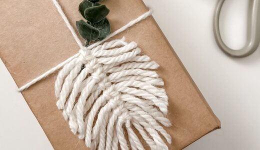 毛糸でマクラメリーフのラッピング【100均DIY】Macrame leaf gift wrapping idea with wool yarn #shorts
