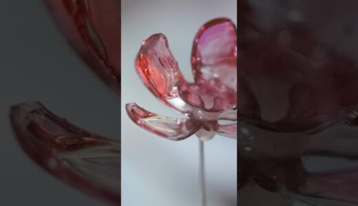 フィルムをベースに作った花です。透明で不思議な花が出来上がりました🌸 #diy #handcraft #resin #レジン #ハンドメイド